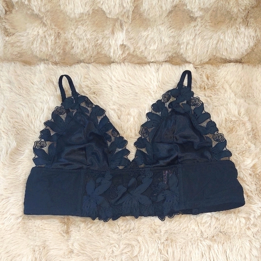 NWOT Victoria Secret Floral Black Lace Satin Bralette